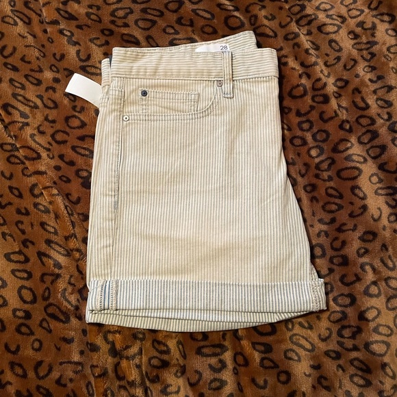 Women’s GAP 1969 Pinstripe Shorts - Picture 3 of 6